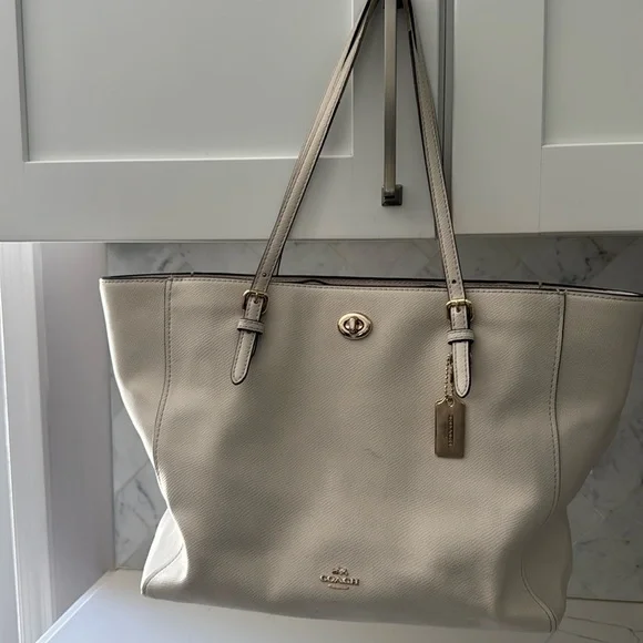 (S O L D) COACH CREAM TURNLOCK TOTE IN CROSSGRAIN LEATHER - Picture 1 of 11